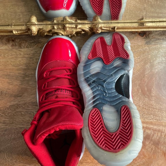 Air Jordan 11 Retro Win Like 96 size boys 5.5Y - Picture 4 of 5